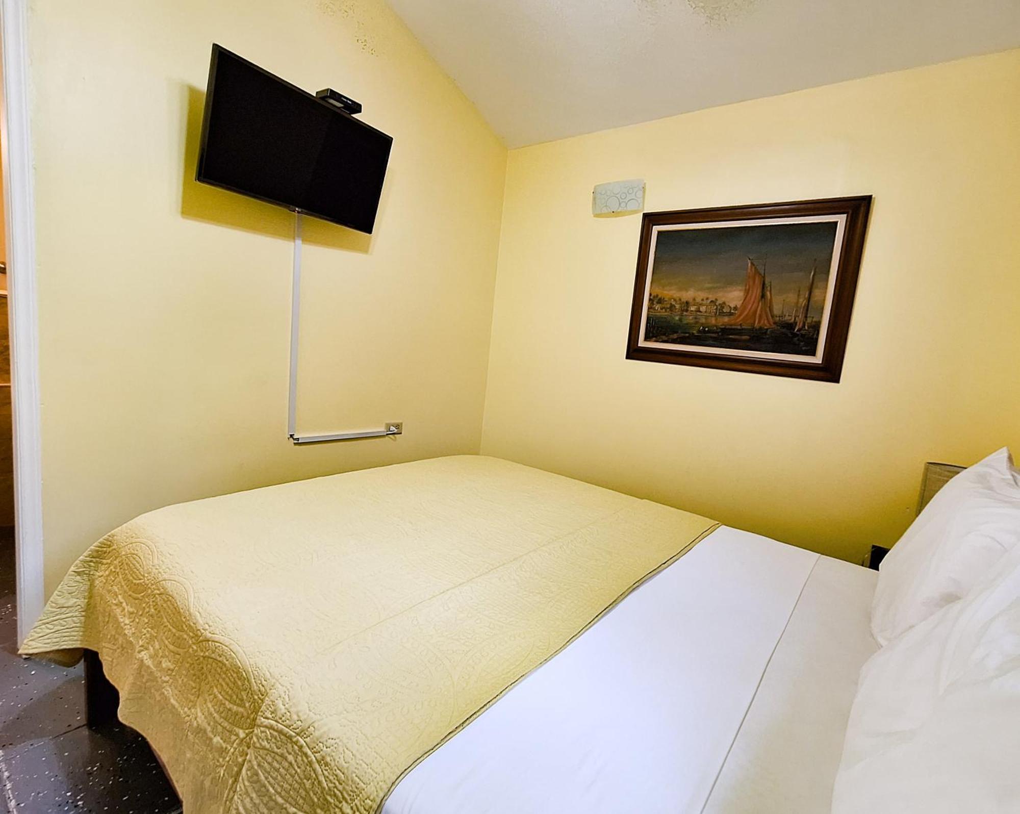 Harbour View Boutique Hotel & Yoga Retreat Белиз Сити Стая снимка