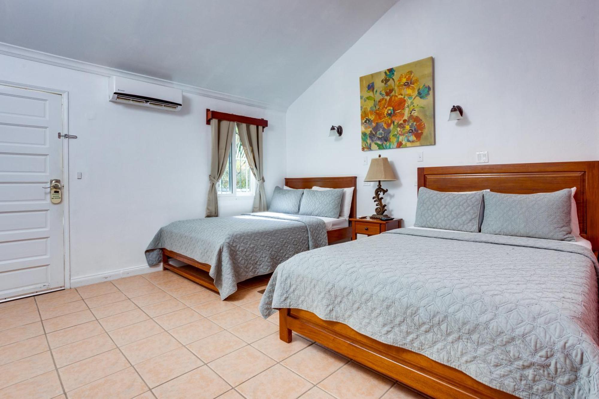 Harbour View Boutique Hotel & Yoga Retreat Белиз Сити Екстериор снимка