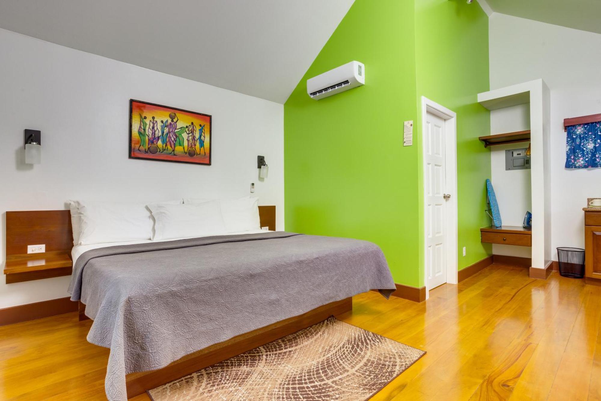 Harbour View Boutique Hotel & Yoga Retreat Белиз Сити Екстериор снимка