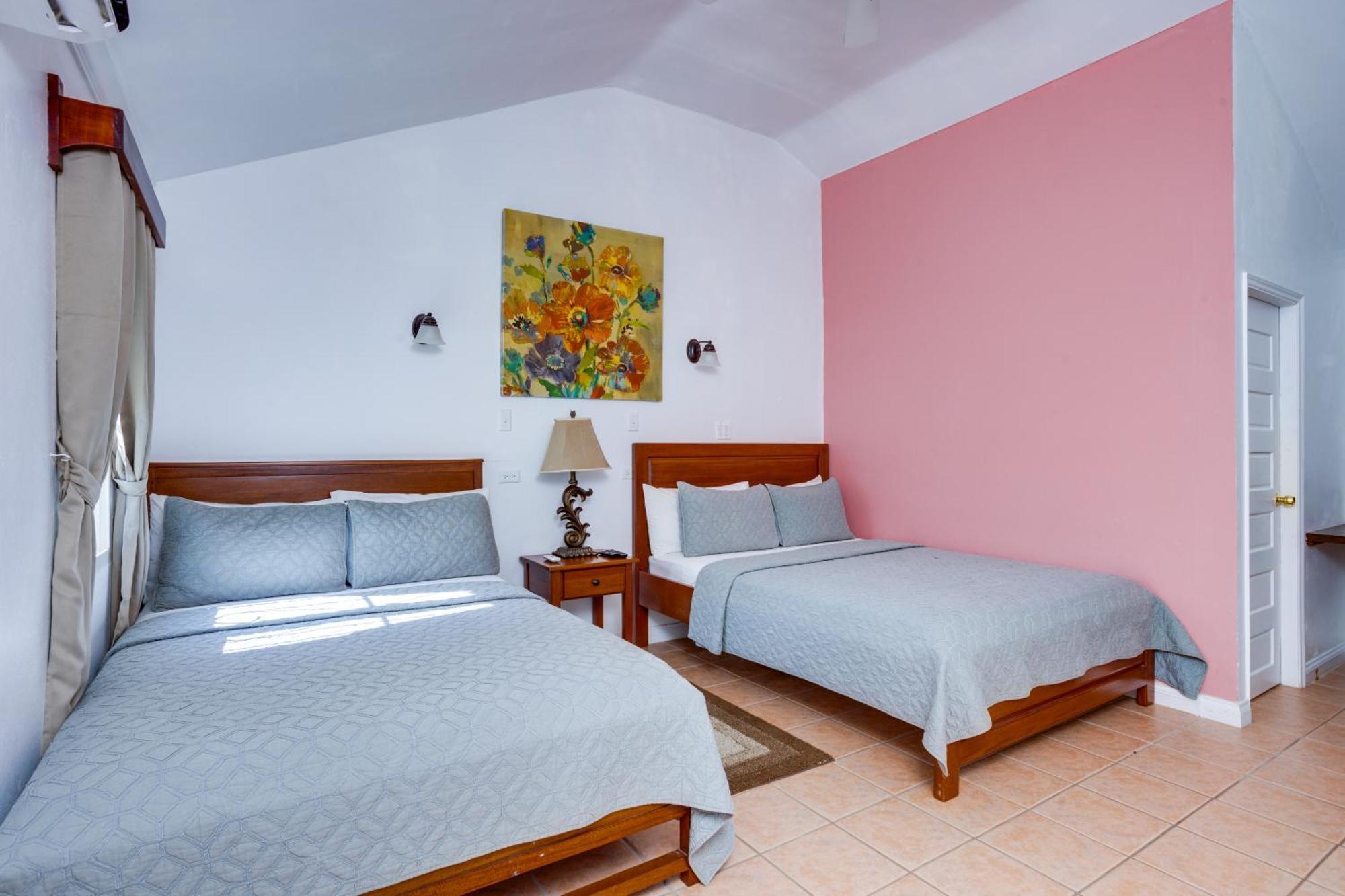 Harbour View Boutique Hotel & Yoga Retreat Белиз Сити Стая снимка